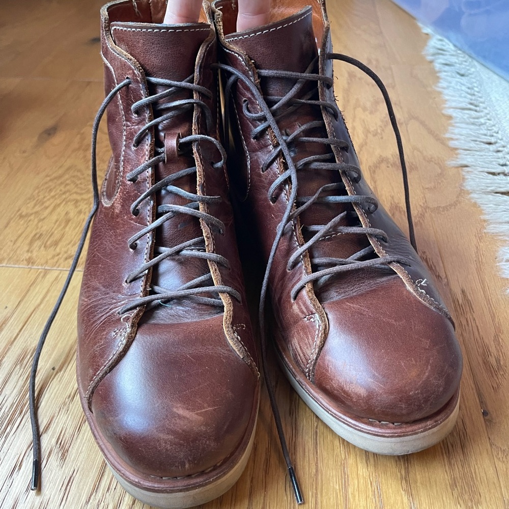 Women’s sz 8 (actually men’s sz 7d) handmade in USA Helm boots